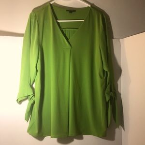 ALFANI long sleeve top size large v neck tie green